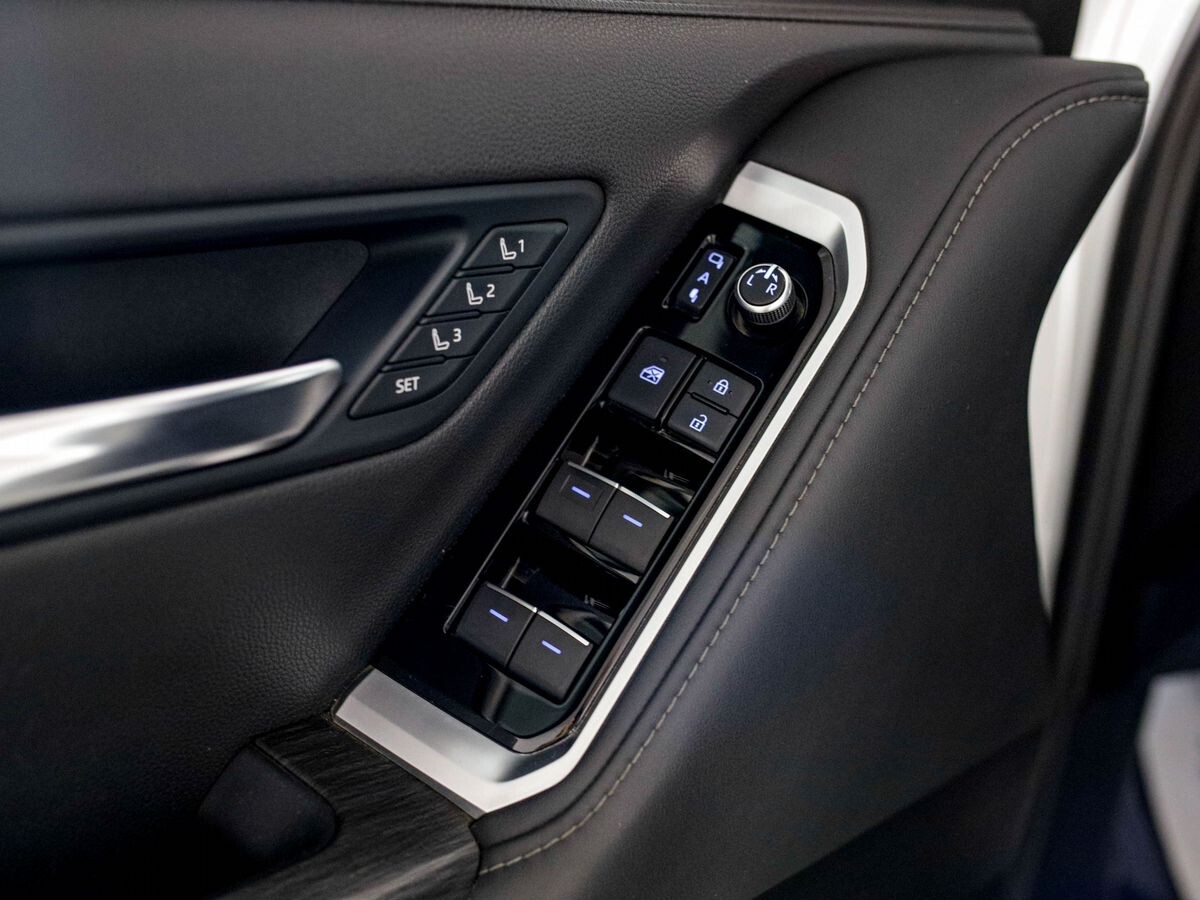 Toyota Land Cruiser 2021 - фото автомобиля