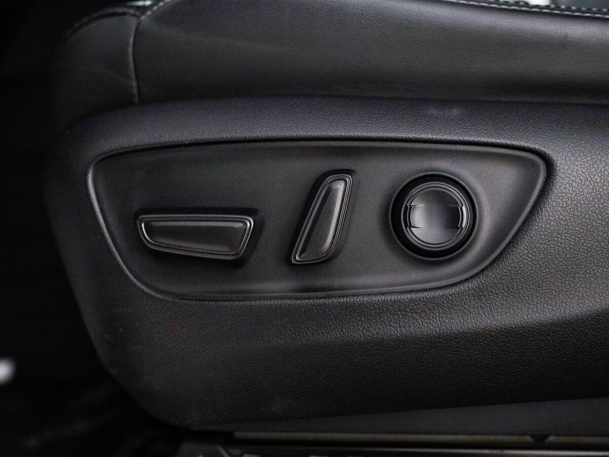 Toyota Land Cruiser 2021 - фото автомобиля