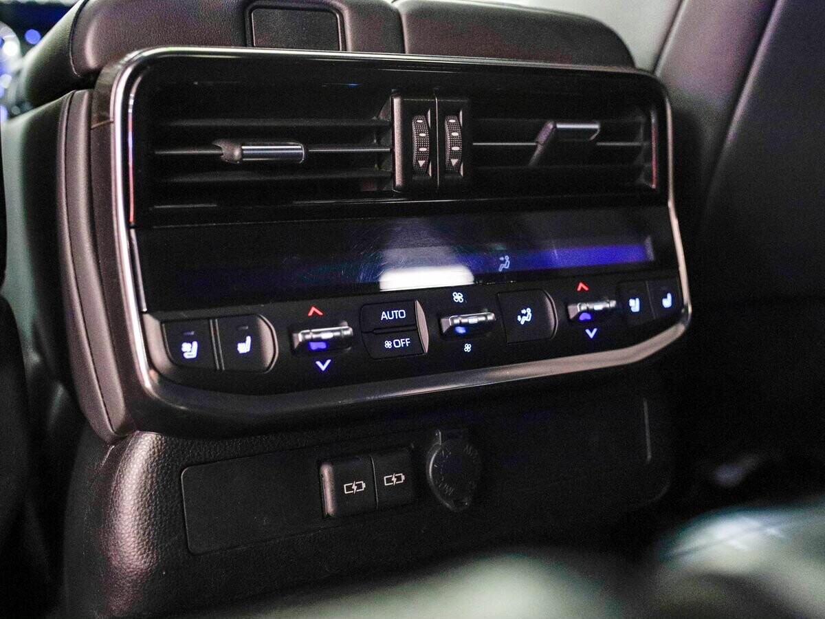 Toyota Land Cruiser 2021 - фото автомобиля
