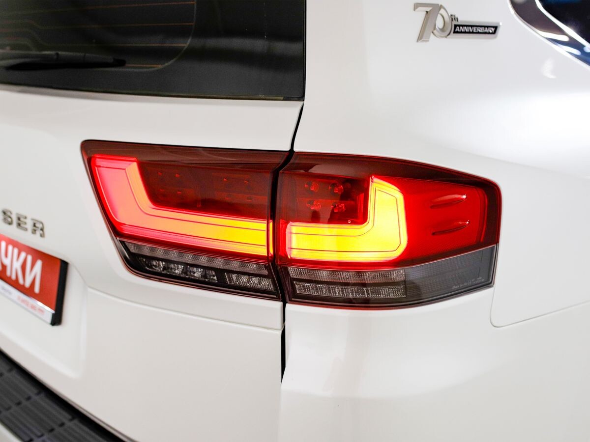 Toyota Land Cruiser 2021 - фото автомобиля