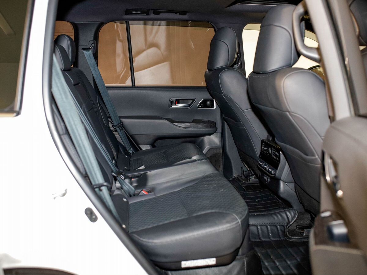 Toyota Land Cruiser 2021 - фото автомобиля