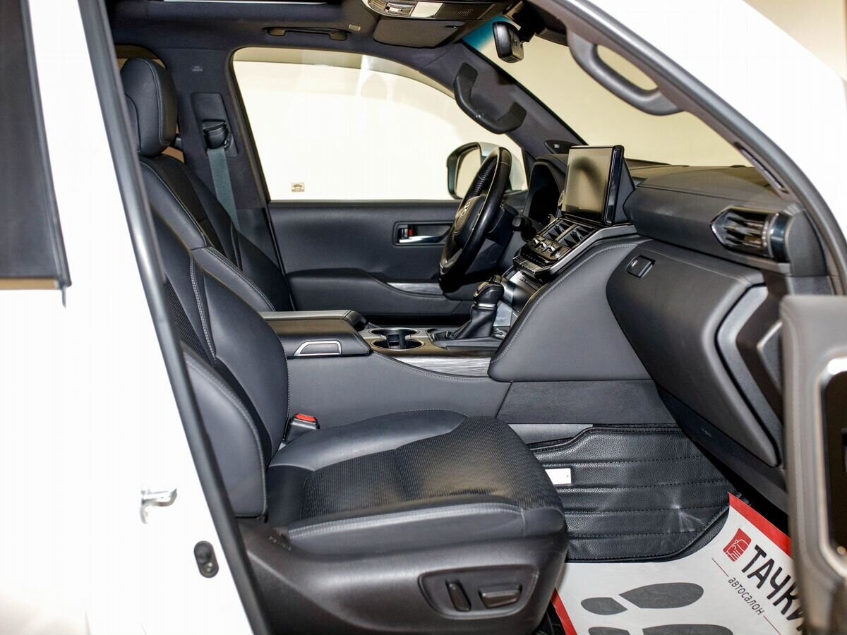 Toyota Land Cruiser 2021 - фото автомобиля
