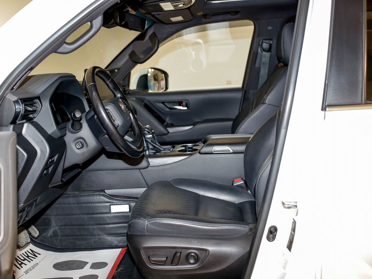 Toyota Land Cruiser 2021 - фото автомобиля