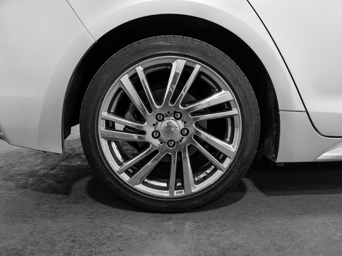 Toyota Corolla 2019 - фото автомобиля