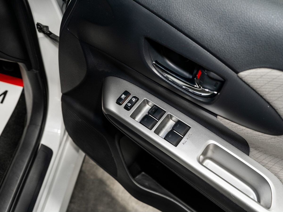 Toyota Wish 2009 - фото автомобиля