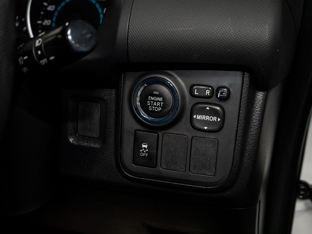 Toyota Wish 2009 - фото автомобиля