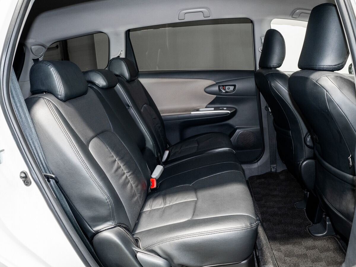 Toyota Wish 2009 - фото автомобиля