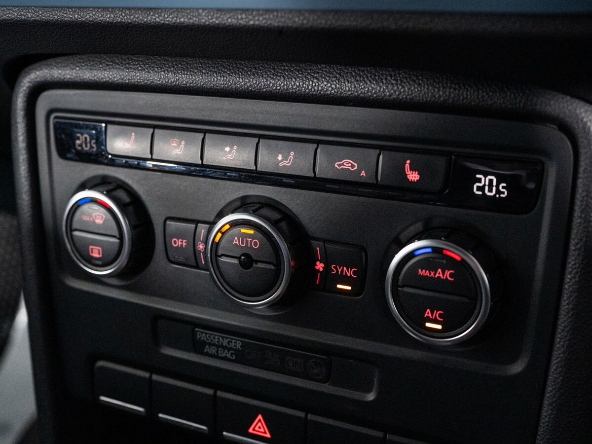 Volkswagen Beetle 2012 - фото автомобиля