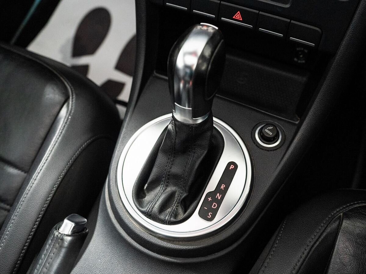 Volkswagen Beetle 2012 - фото автомобиля