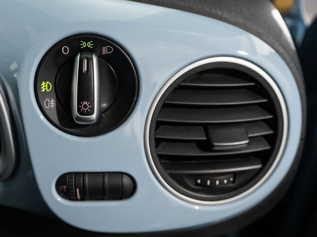 Volkswagen Beetle 2012 - фото автомобиля