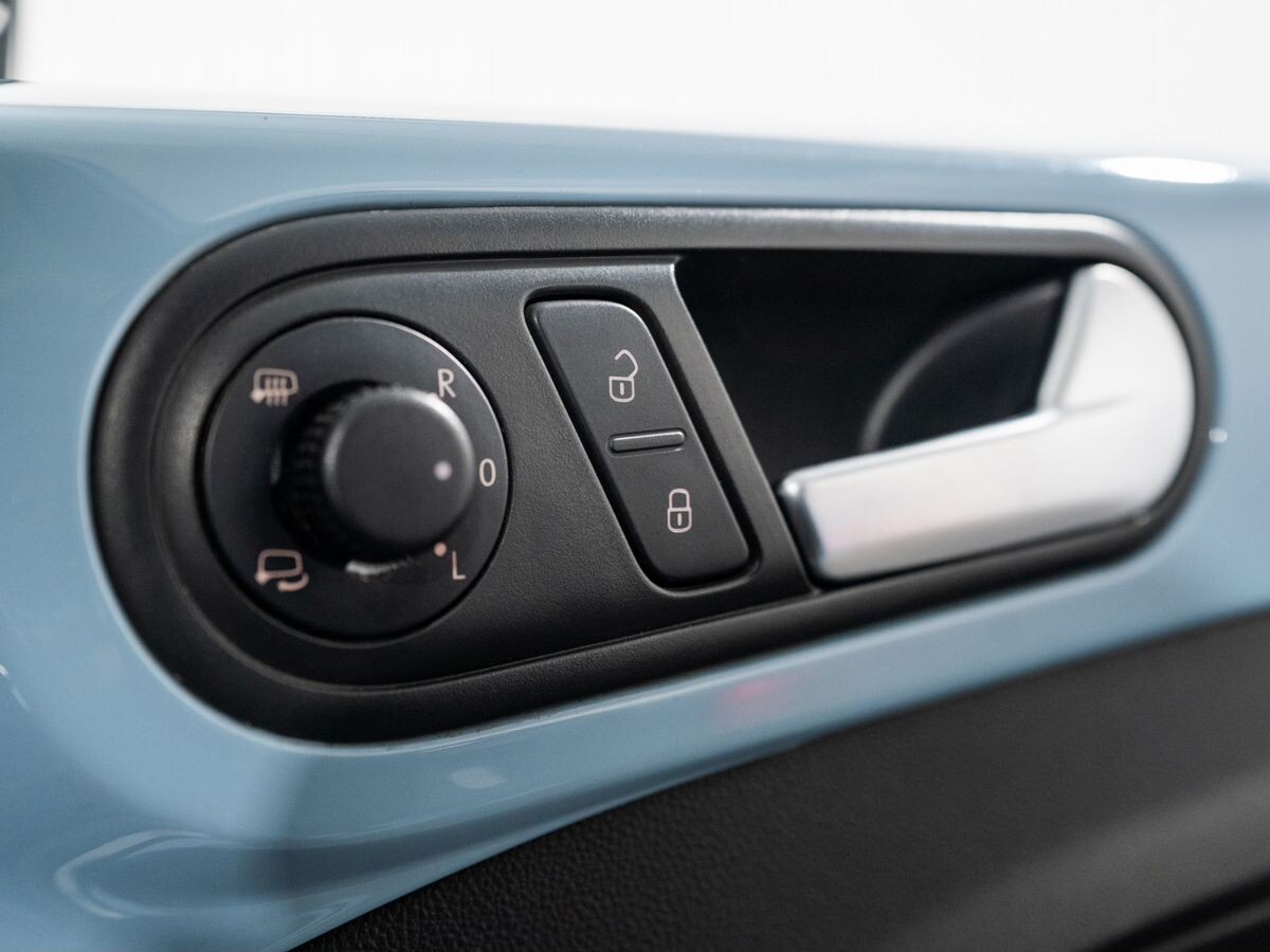 Volkswagen Beetle 2012 - фото автомобиля