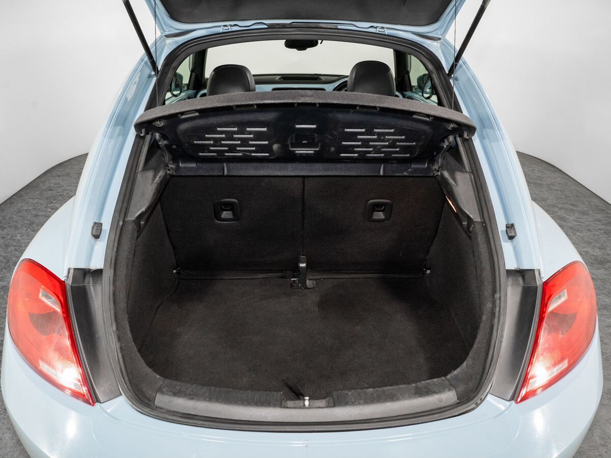 Volkswagen Beetle 2012 - фото автомобиля