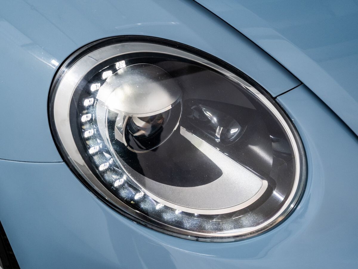 Volkswagen Beetle 2012 - фото автомобиля
