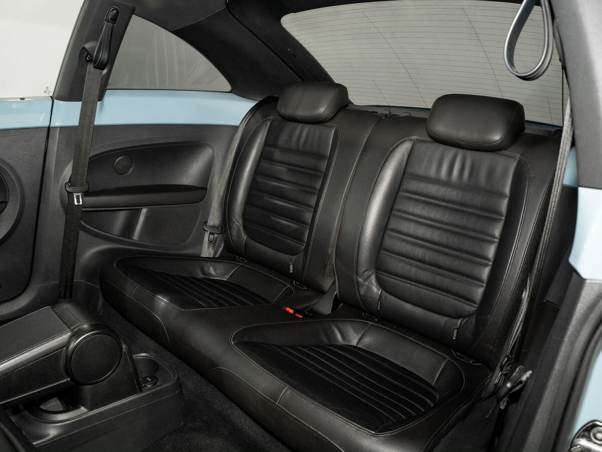 Volkswagen Beetle 2012 - фото автомобиля