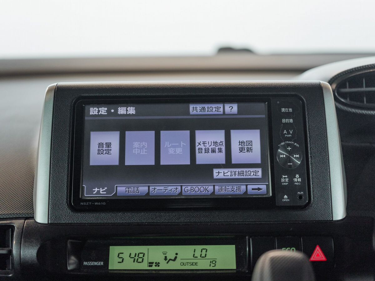 Toyota Wish 2012 - фото автомобиля