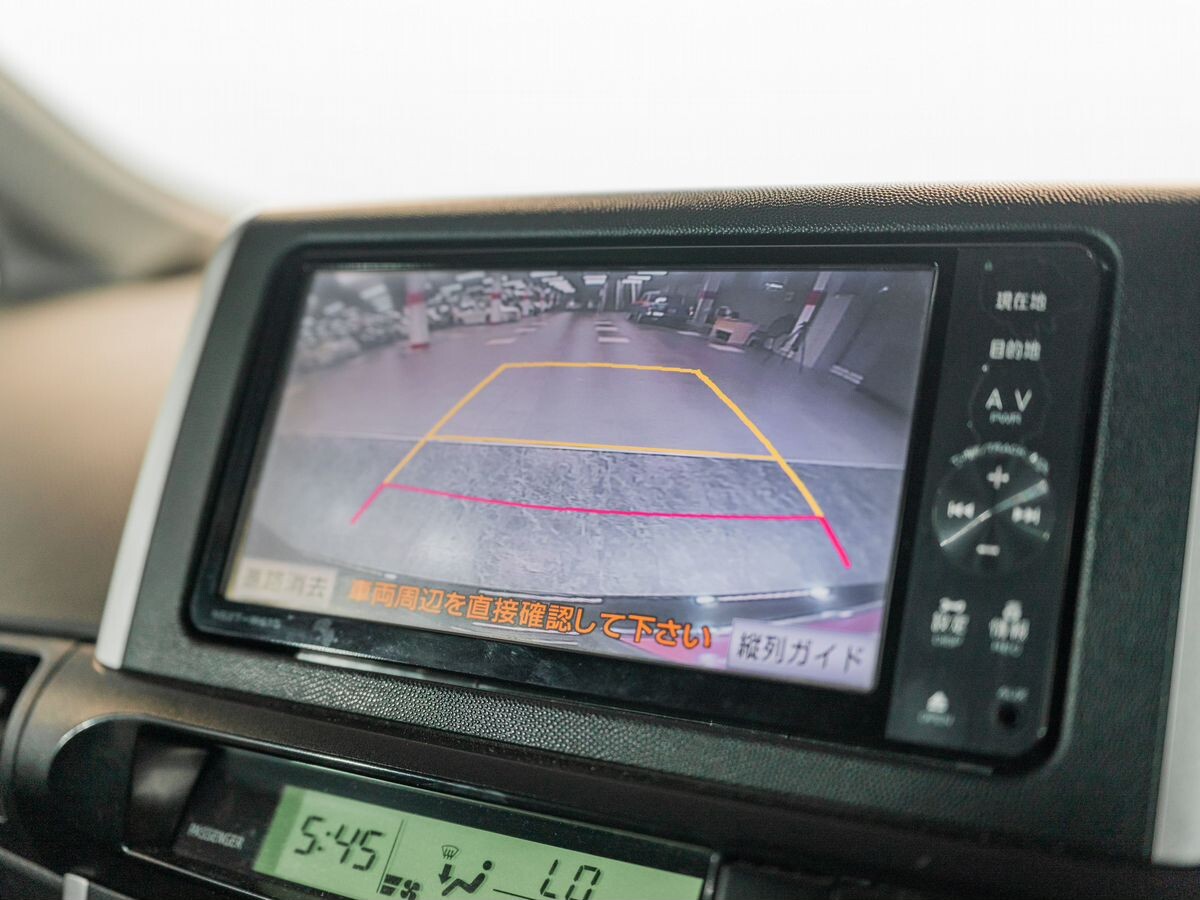 Toyota Wish 2012 - фото автомобиля