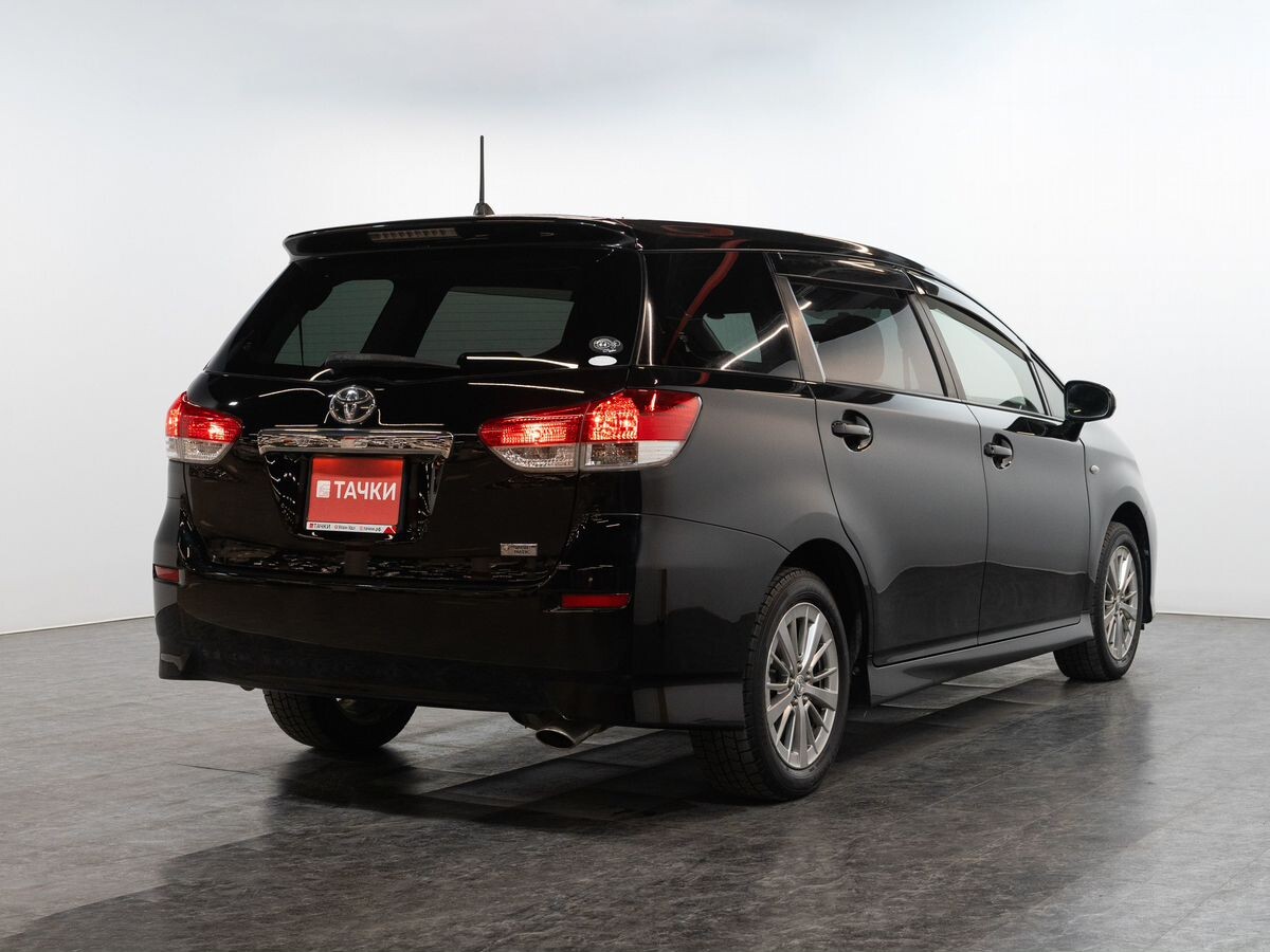 Toyota Wish 2012 - фото автомобиля