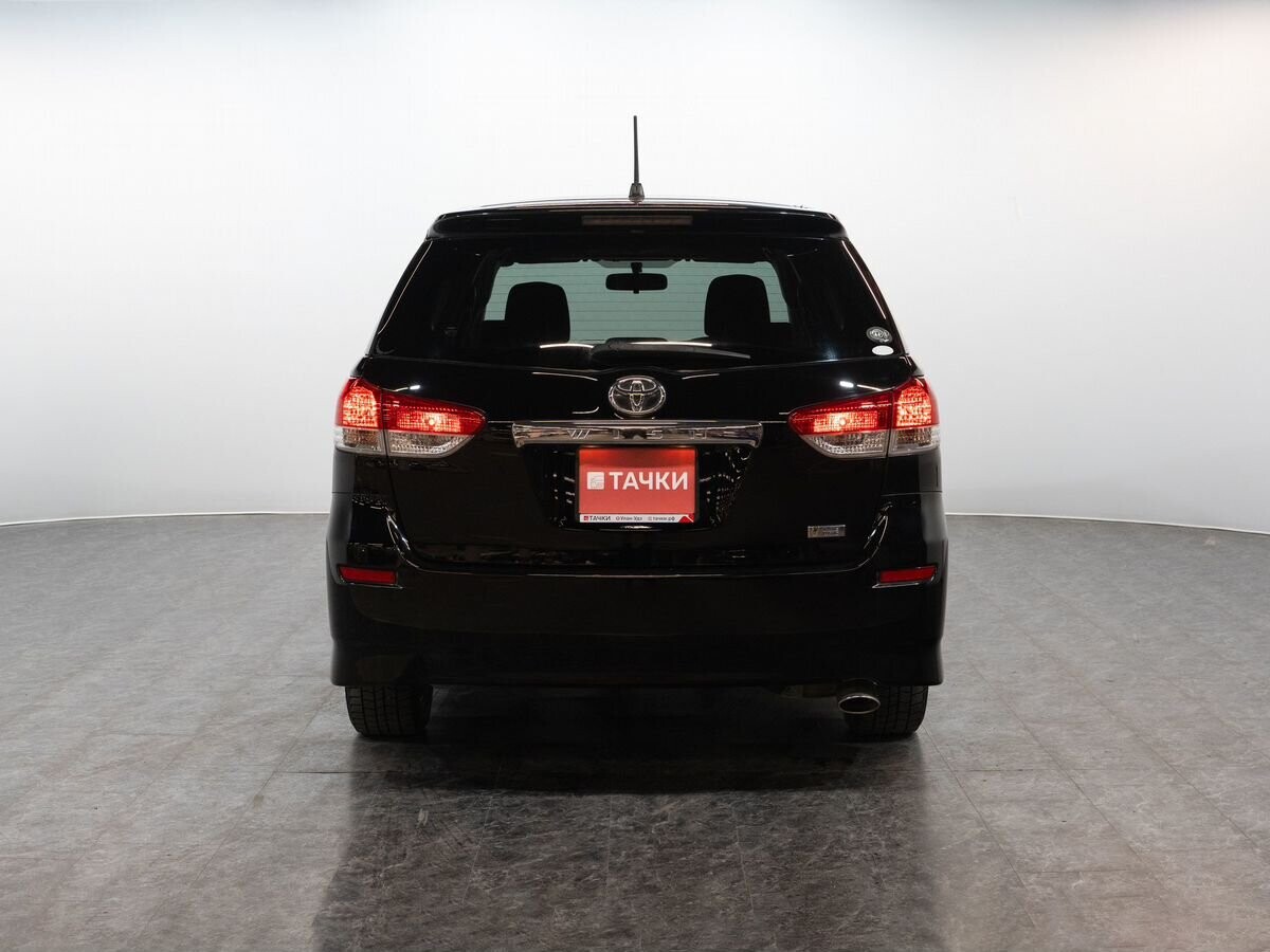 Toyota Wish 2012 - фото автомобиля