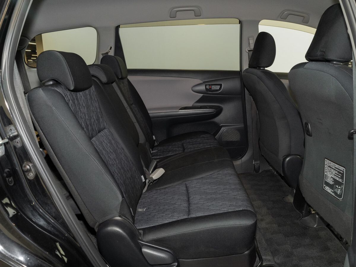 Toyota Wish 2012 - фото автомобиля