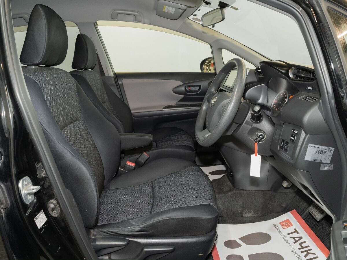 Toyota Wish 2012 - фото автомобиля