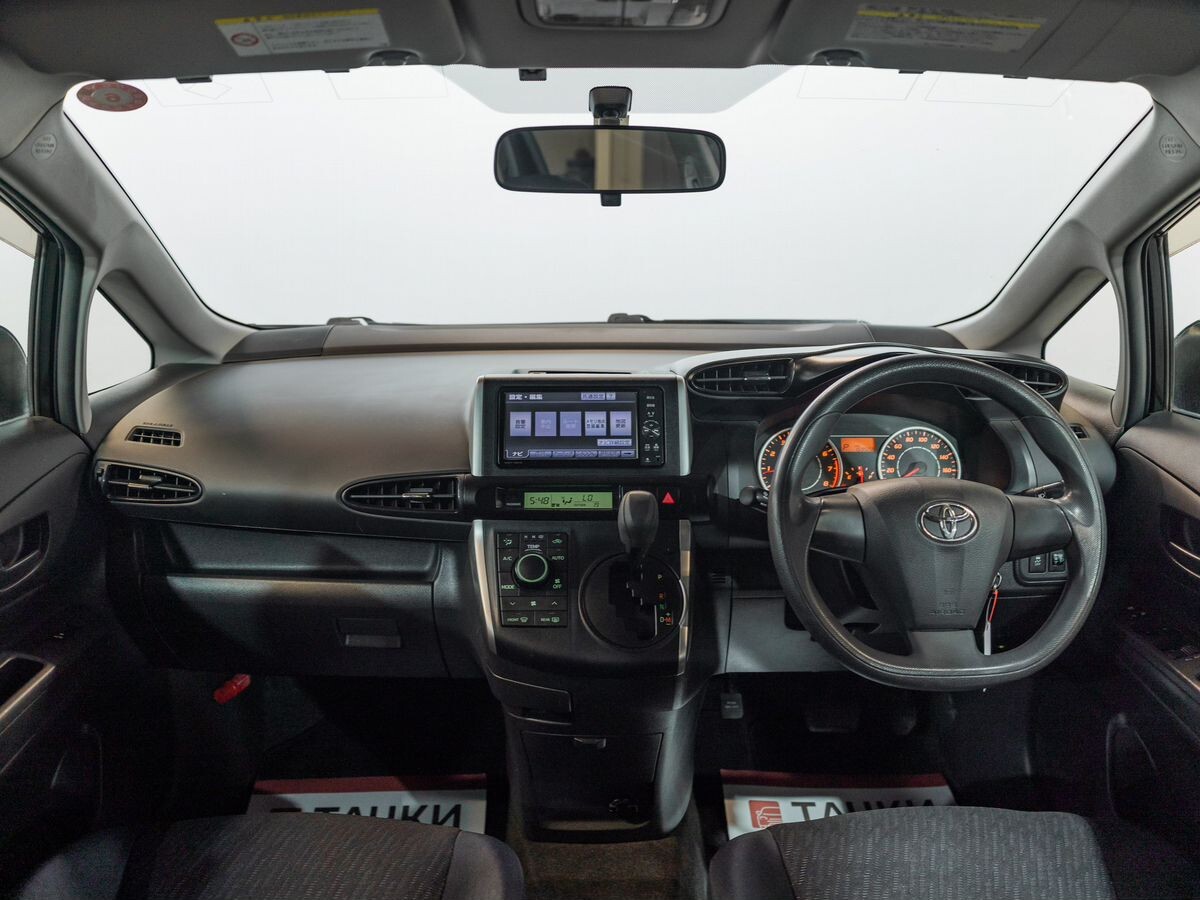 Toyota Wish 2012 - фото автомобиля