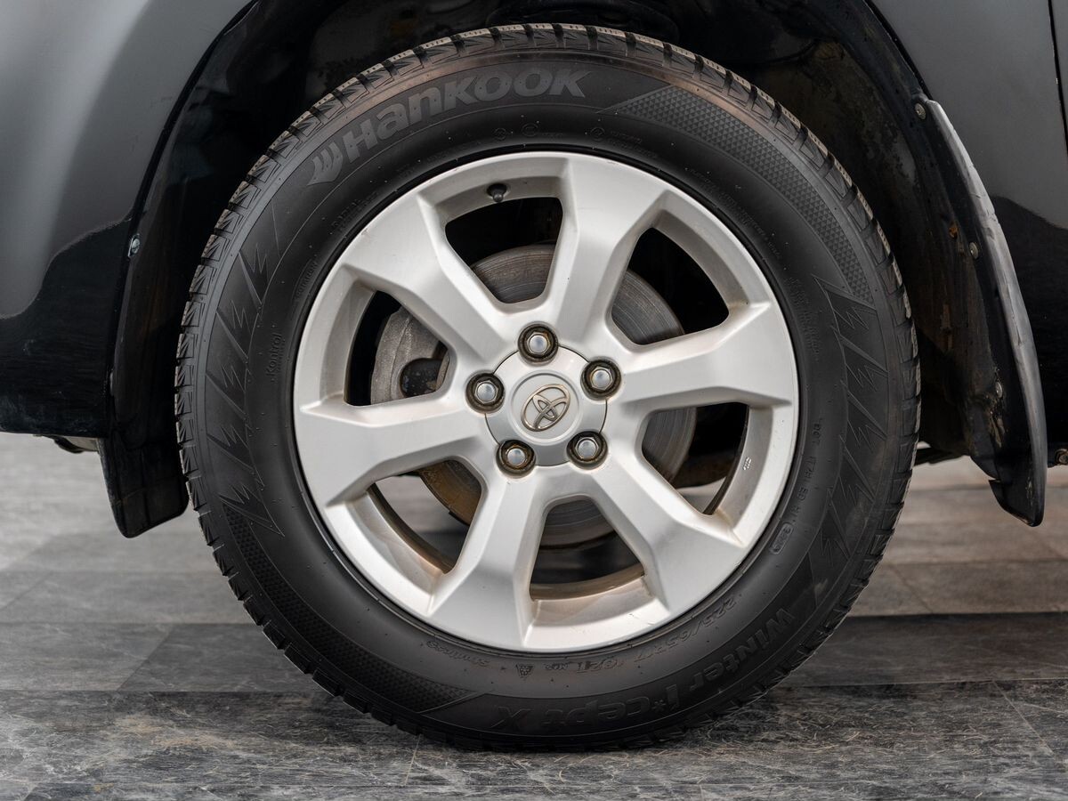 Toyota RAV4 2011 - фото автомобиля