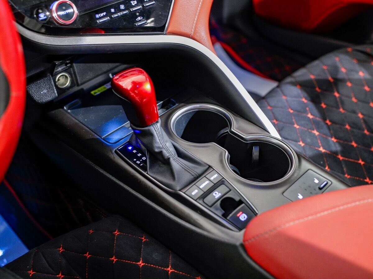 Toyota Camry 2022 - фото автомобиля