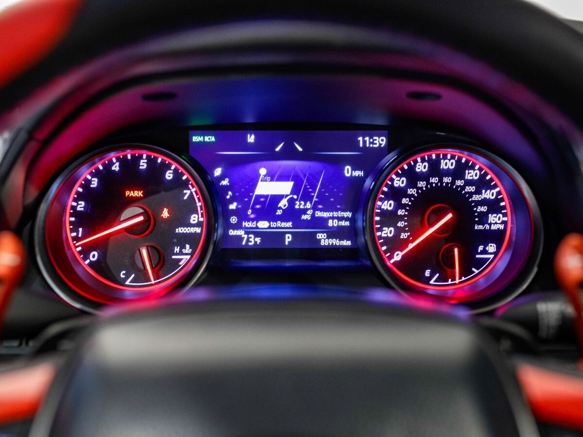 Toyota Camry 2022 - фото автомобиля