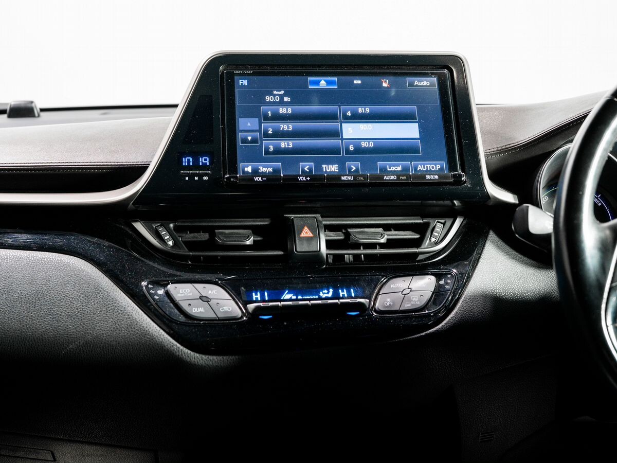 Toyota C-HR 2017 - фото автомобиля