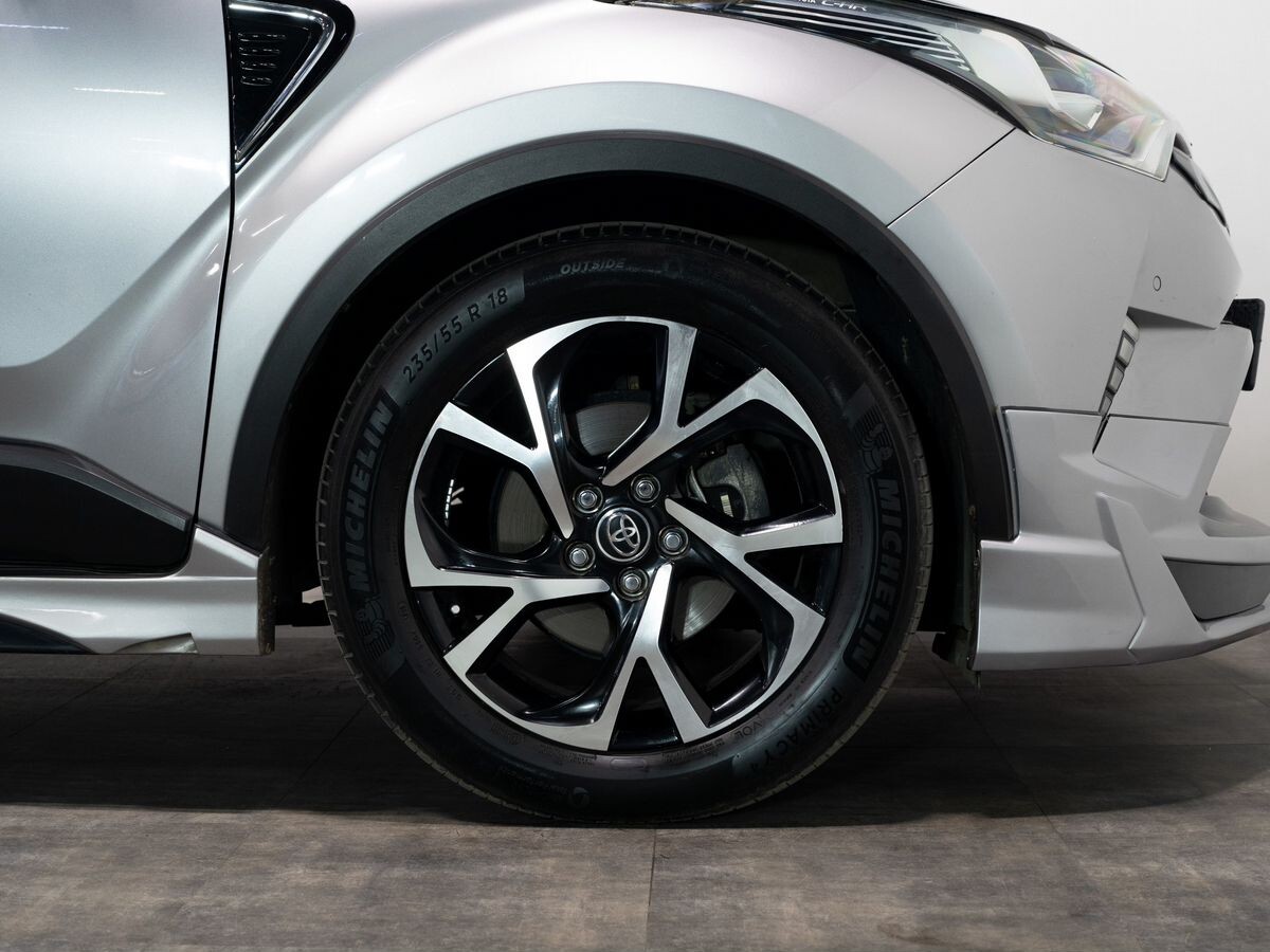 Toyota C-HR 2017 - фото автомобиля