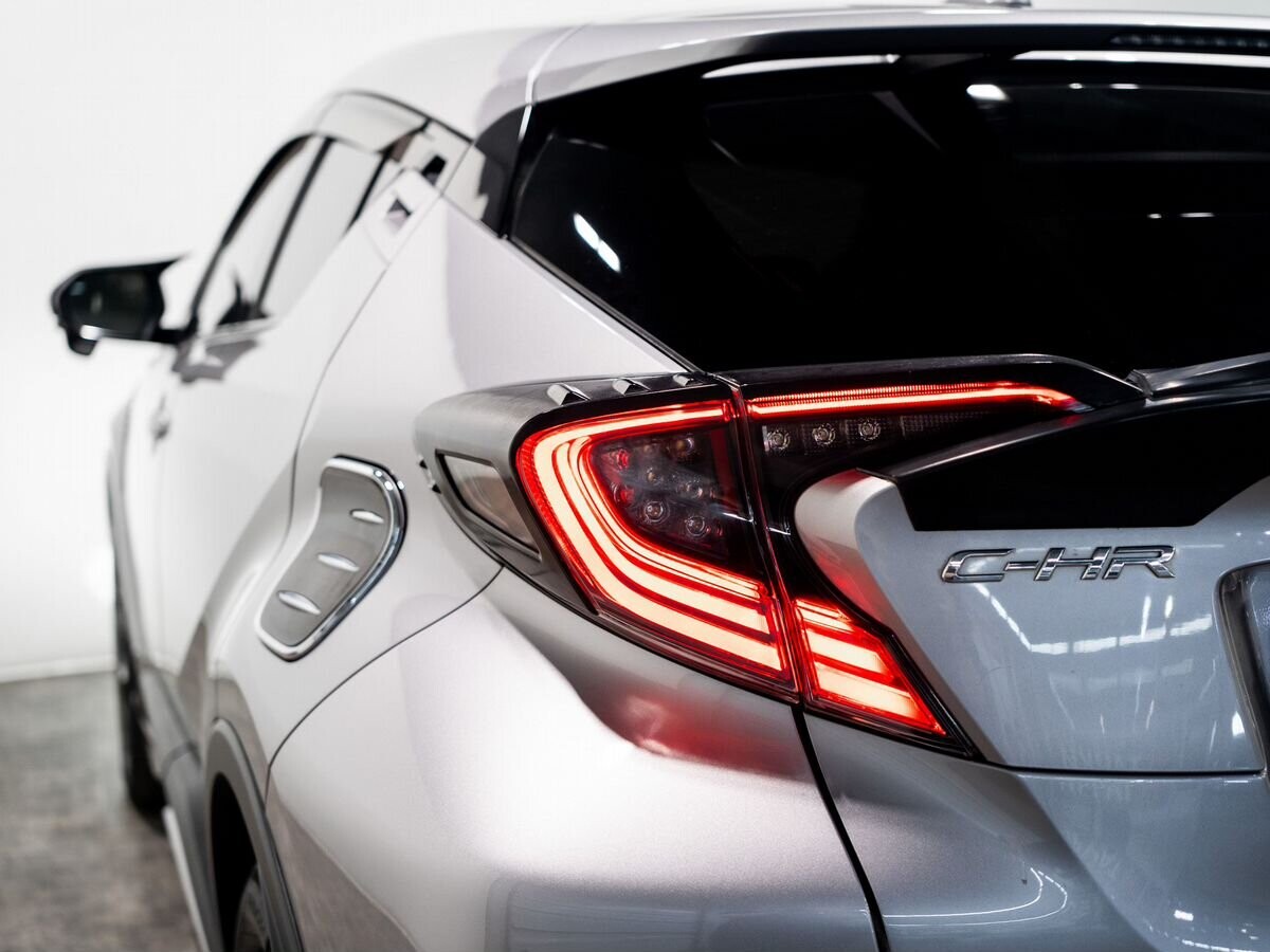 Toyota C-HR 2017 - фото автомобиля