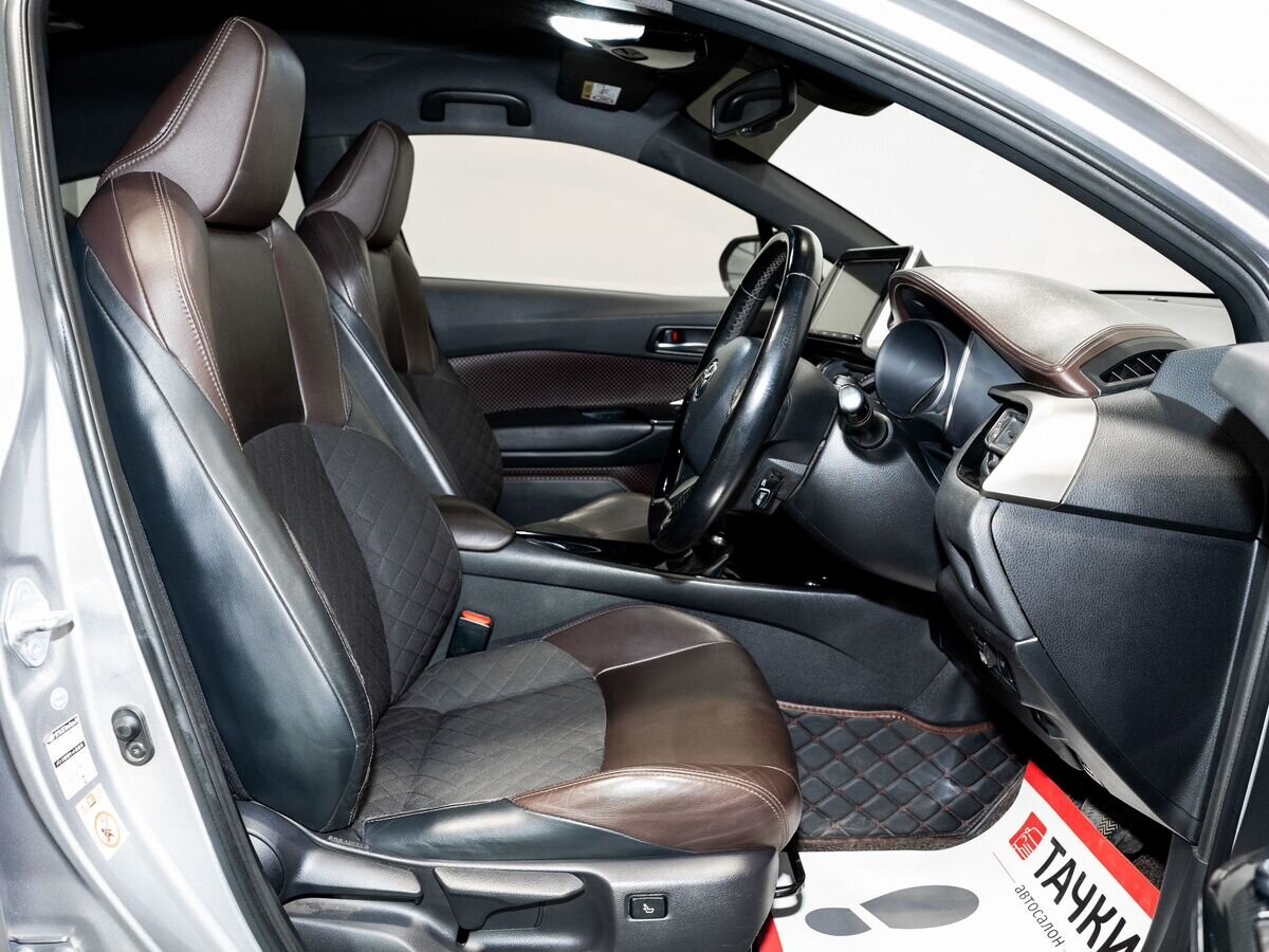 Toyota C-HR 2017 - фото автомобиля