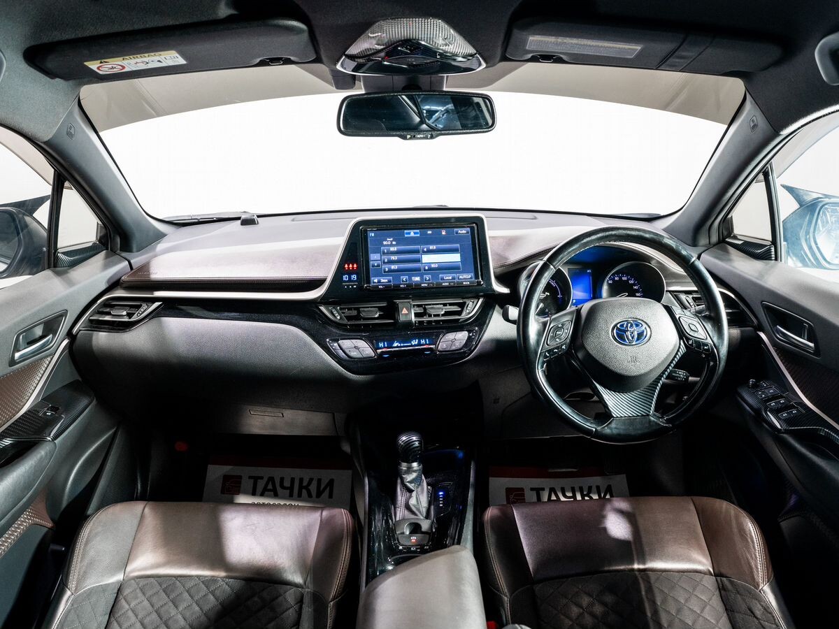 Toyota C-HR 2017 - фото автомобиля