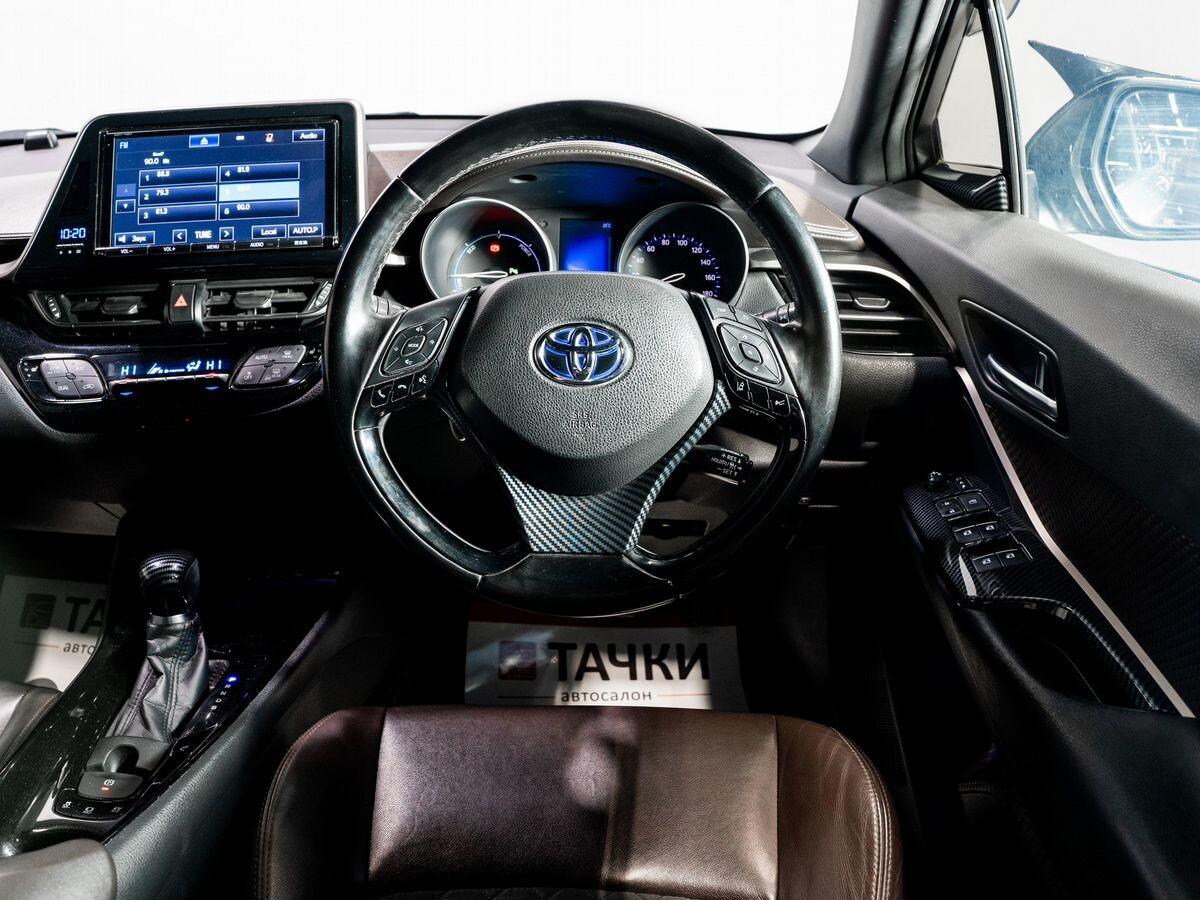 Toyota C-HR 2017 - фото автомобиля