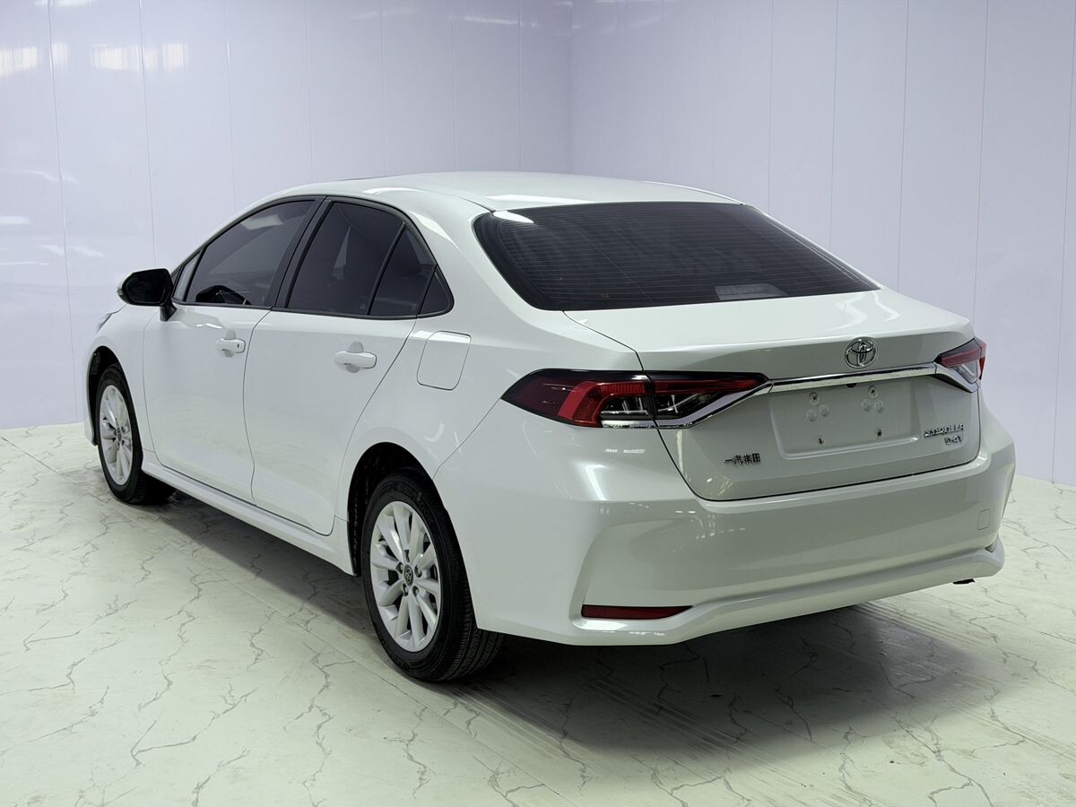 Toyota Corolla 2021 - фото автомобиля