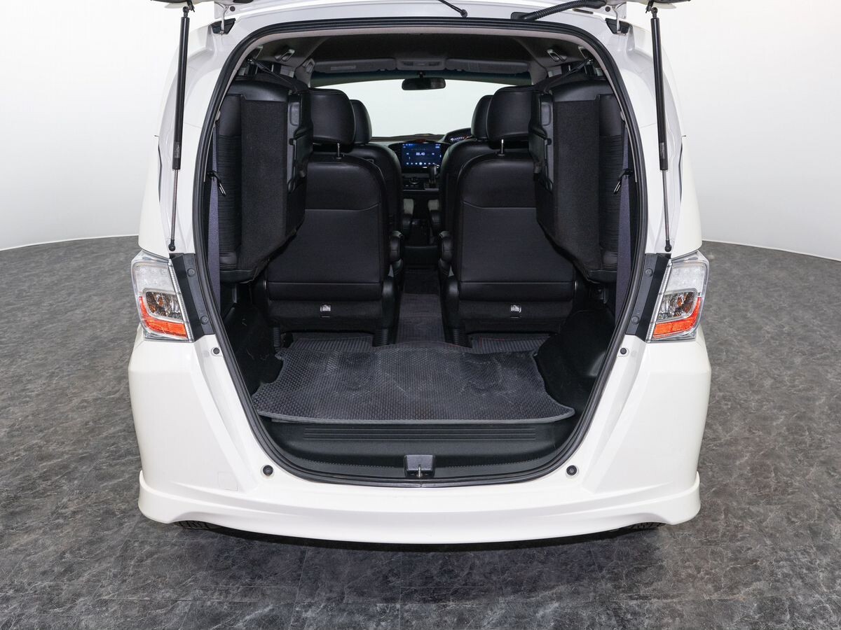 Honda Freed 2012 - фото автомобиля
