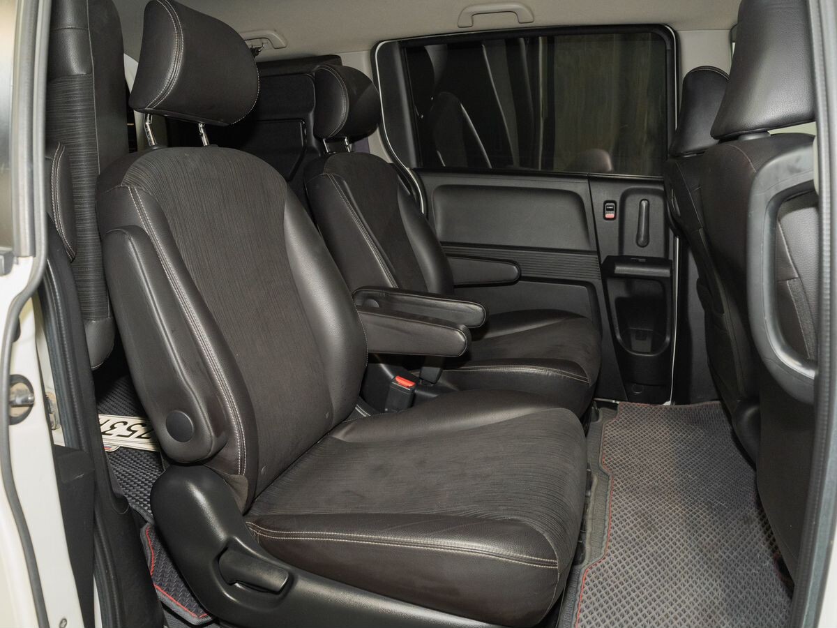Honda Freed 2012 - фото автомобиля