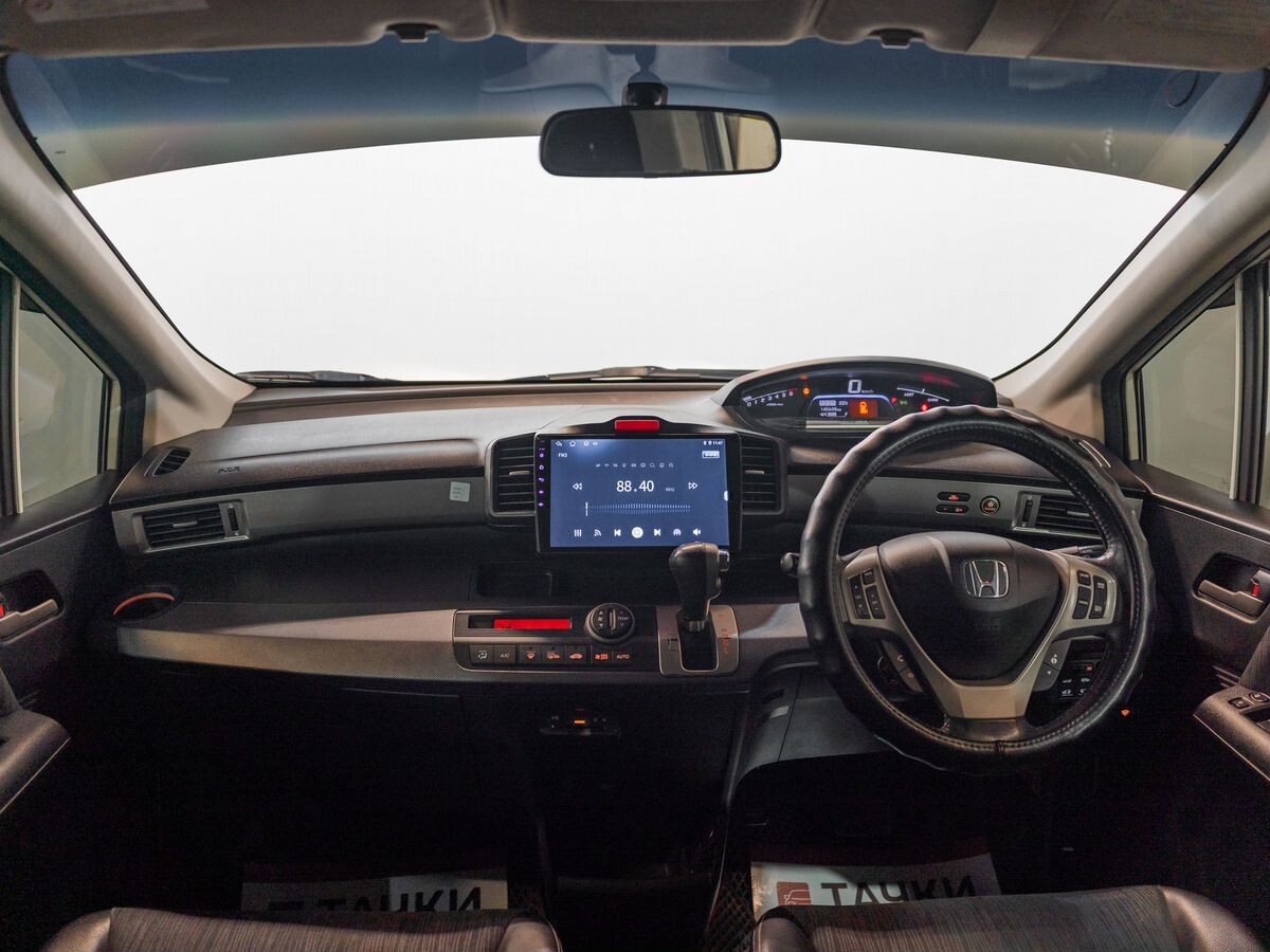 Honda Freed 2012 - фото автомобиля