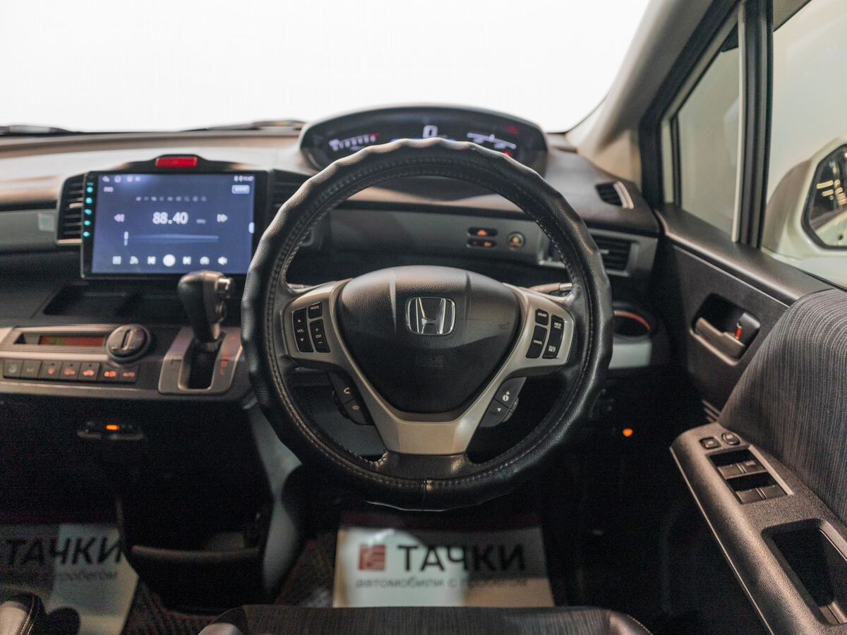 Honda Freed 2012 - фото автомобиля