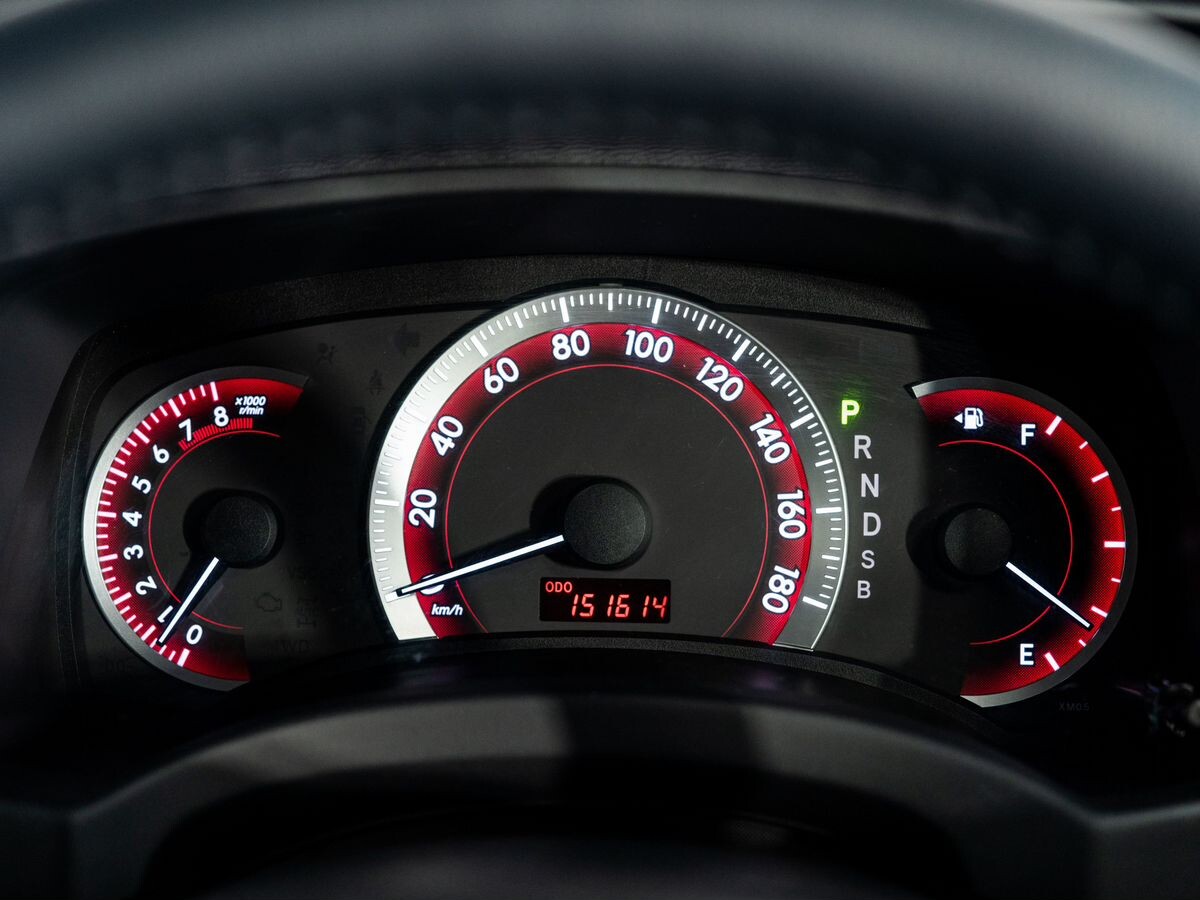 Toyota Isis 2009 - фото автомобиля