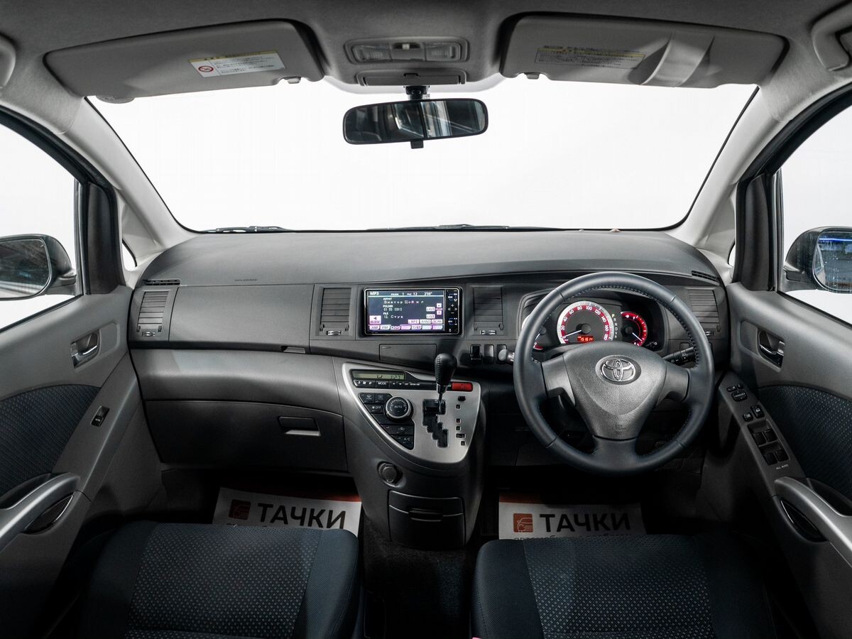 Toyota Isis 2009 - фото автомобиля