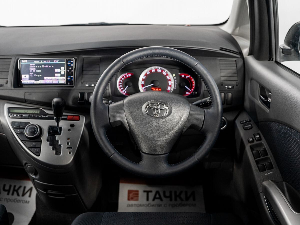 Toyota Isis 2009 - фото автомобиля