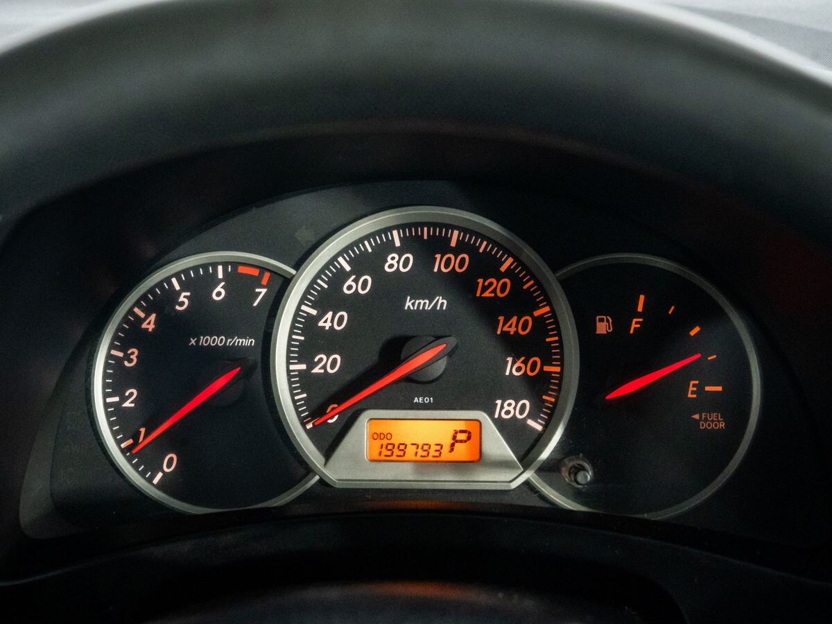 Toyota Wish 2004 - фото автомобиля