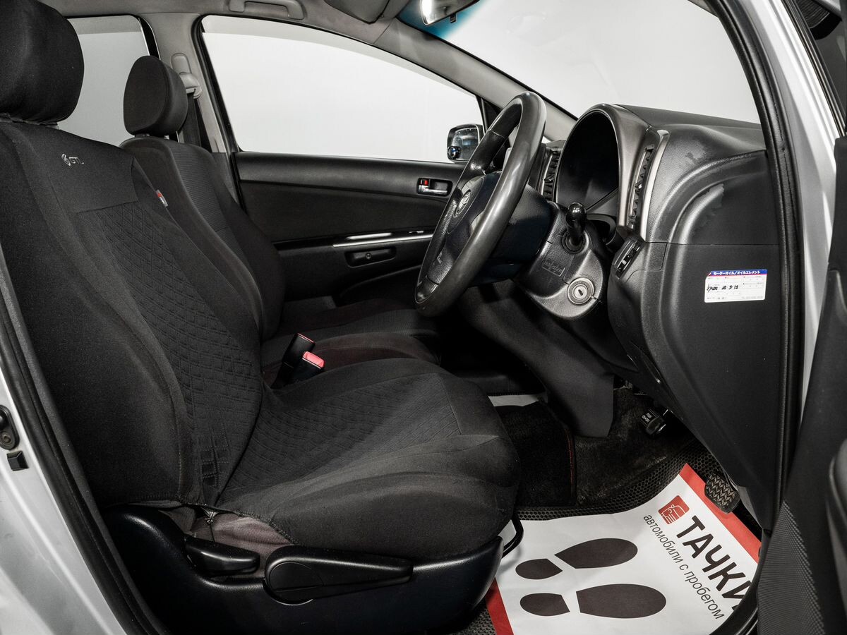 Toyota Wish 2004 - фото автомобиля