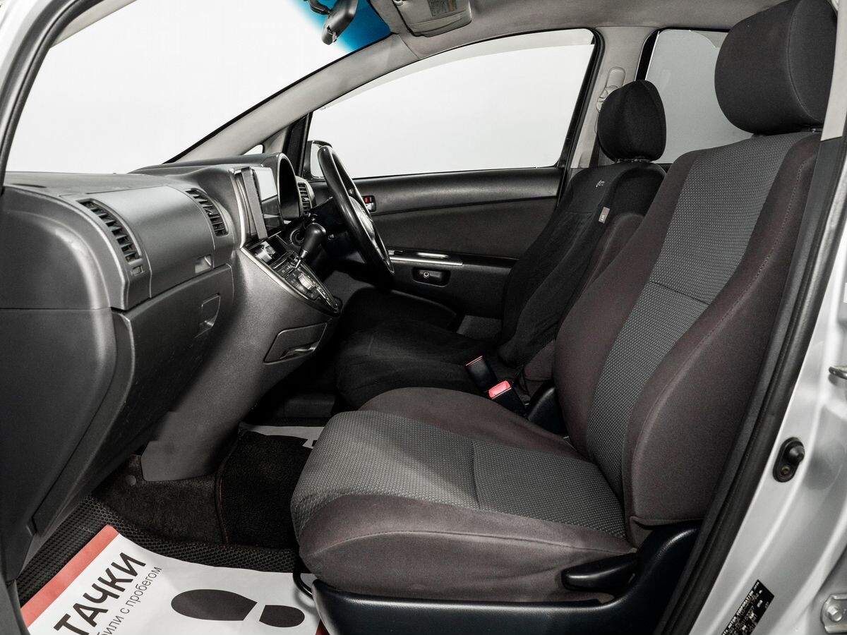 Toyota Wish 2004 - фото автомобиля