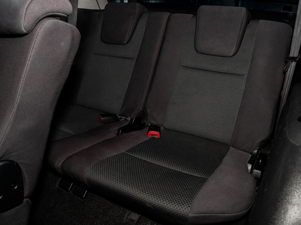 Toyota Wish 2004 - фото автомобиля