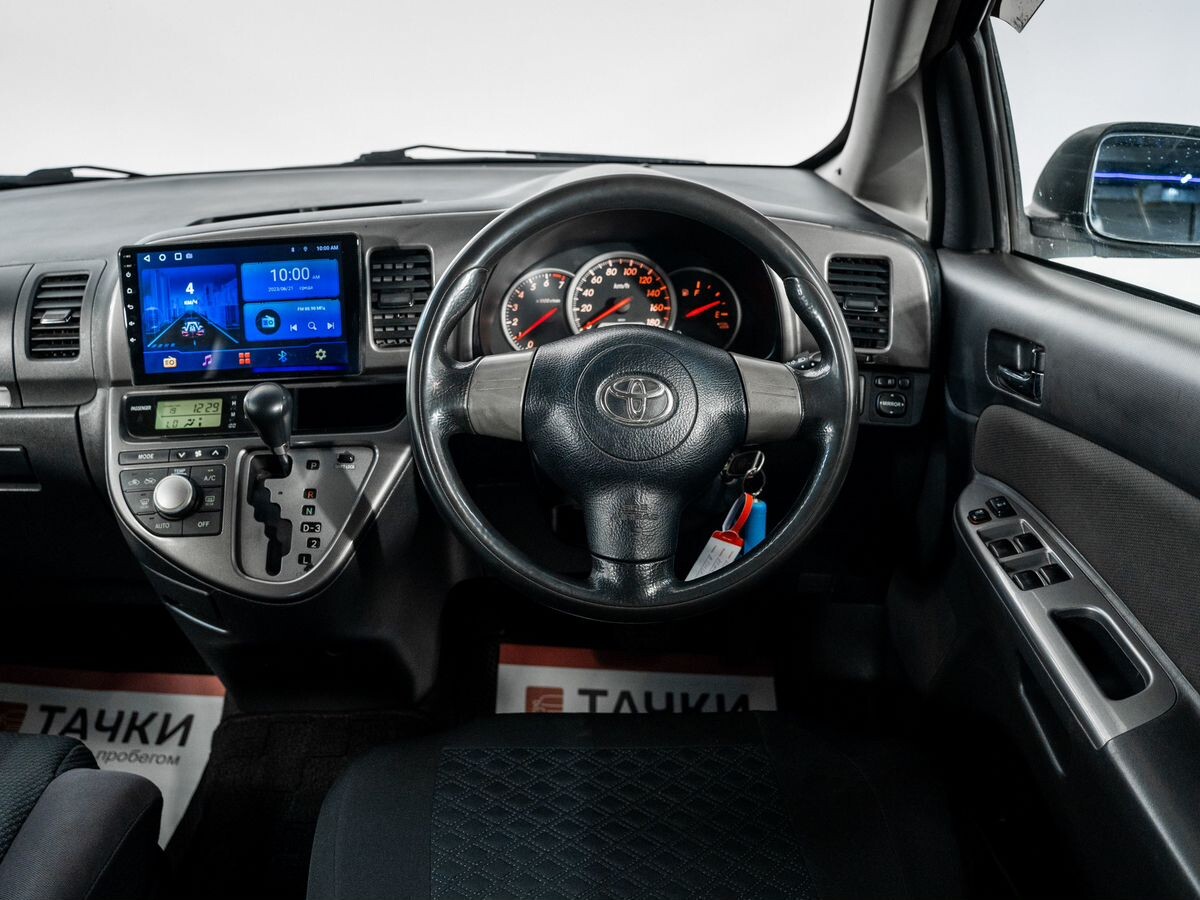 Toyota Wish 2004 - фото автомобиля