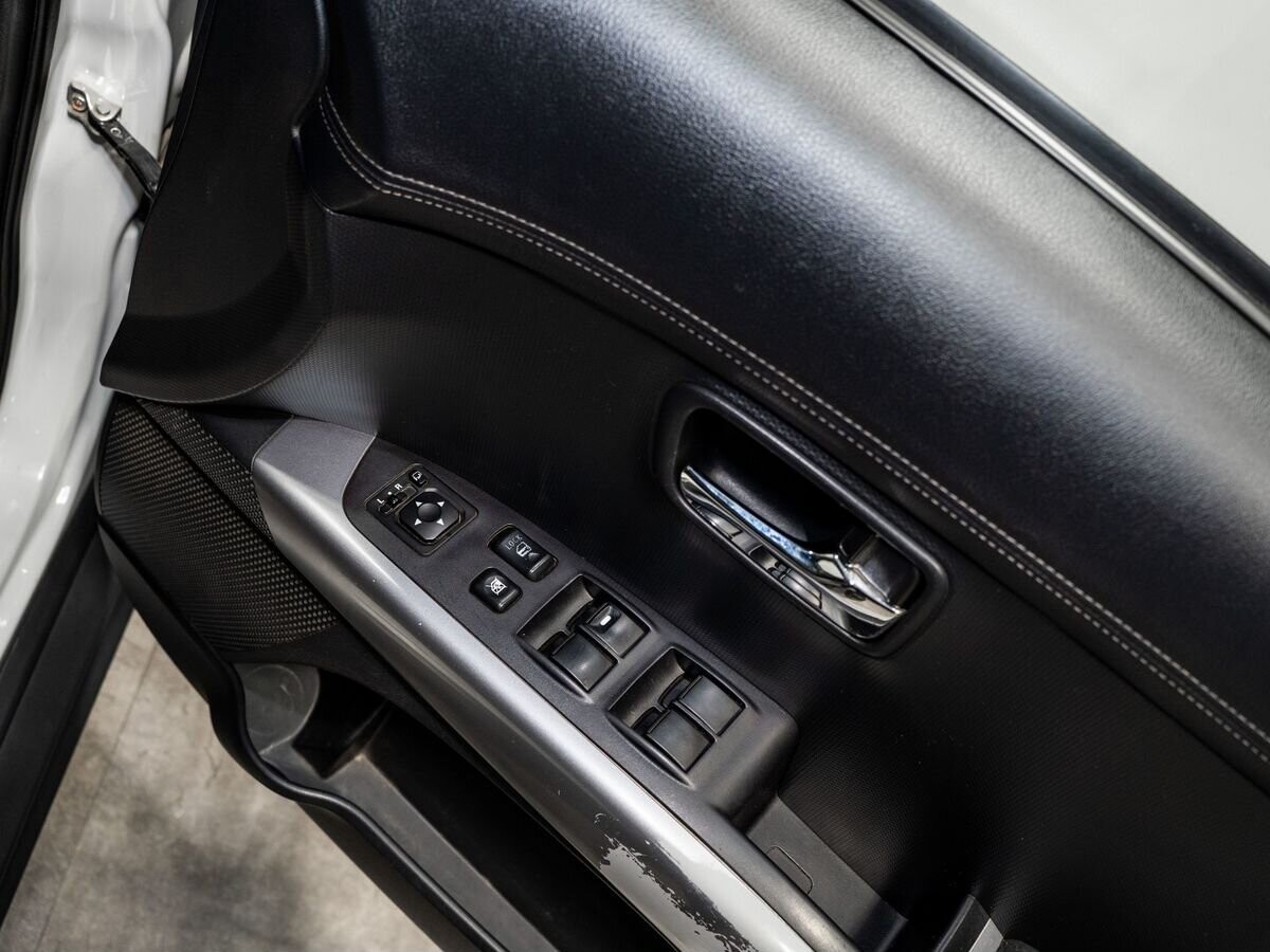 Mitsubishi Outlander 2010 - фото автомобиля