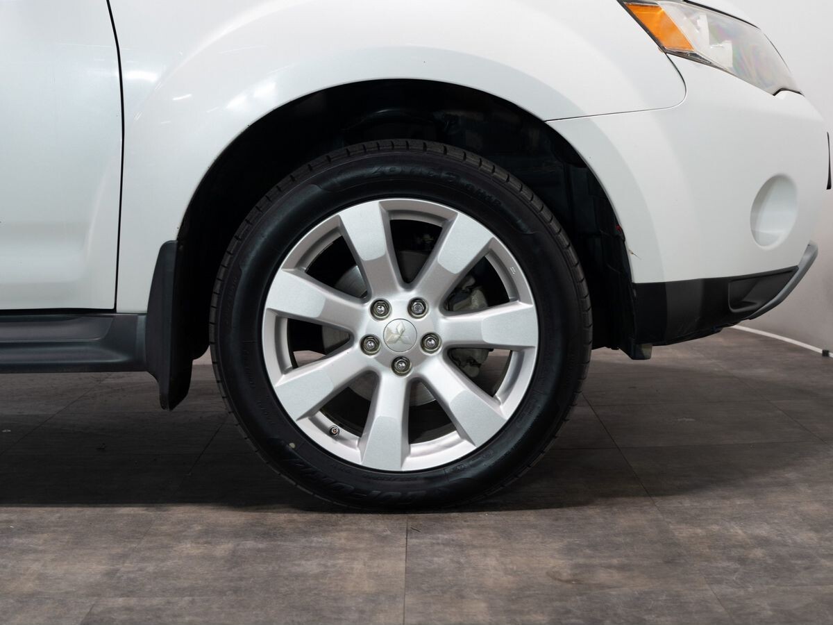 Mitsubishi Outlander 2010 - фото автомобиля