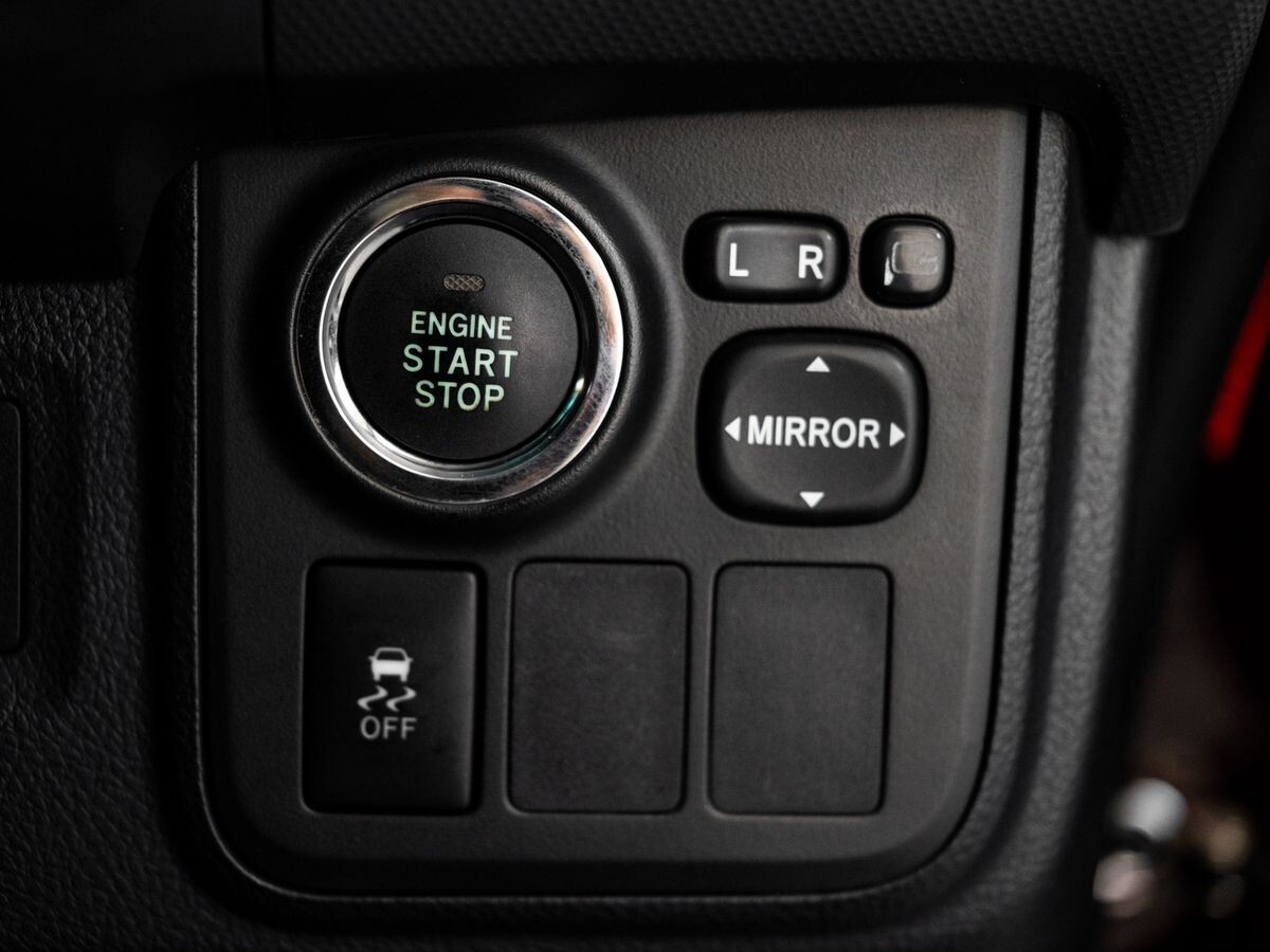 Toyota Wish 2014 - фото автомобиля